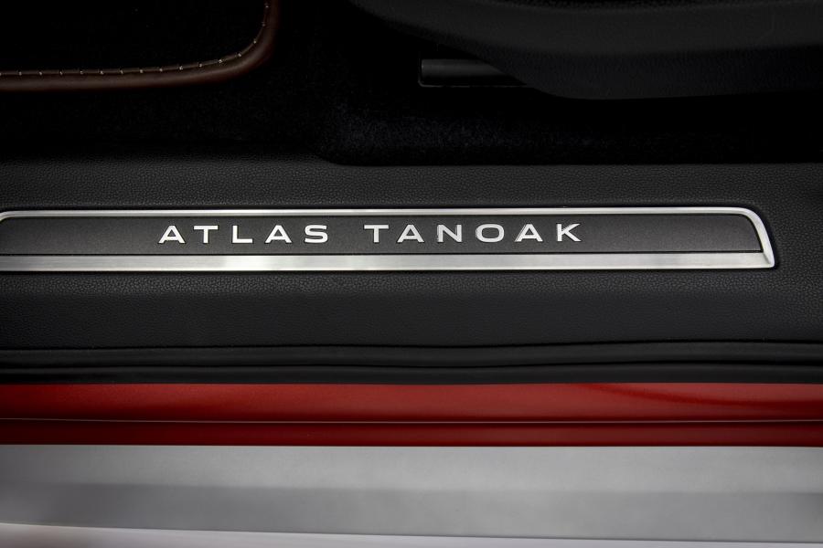 Детали интерьера Volkswagen Atlas Tanoak Pickup Truck Concept 2018 года  (фото 23 из 32)